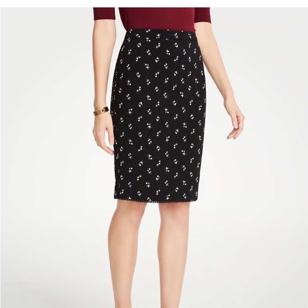 Ann Taylor - Floral Black Pencil Skirt